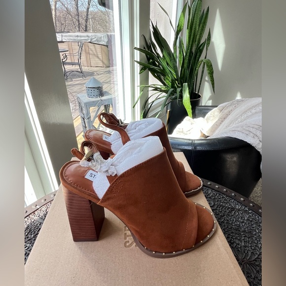 Steve Madden Shoes - STEVE MADDEN INTERRUPT MULE HEELS IN COGNAC 6.5